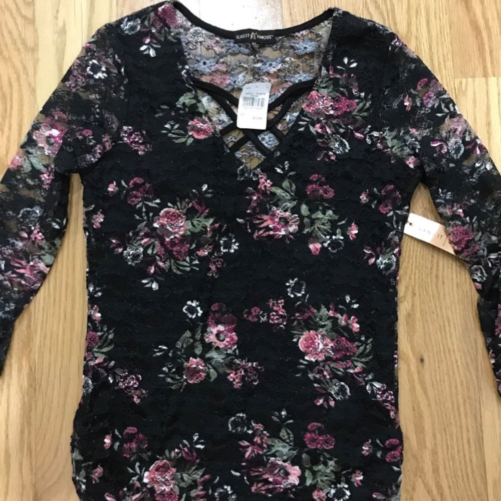 Floral Lace Top - Picture 2 of 7